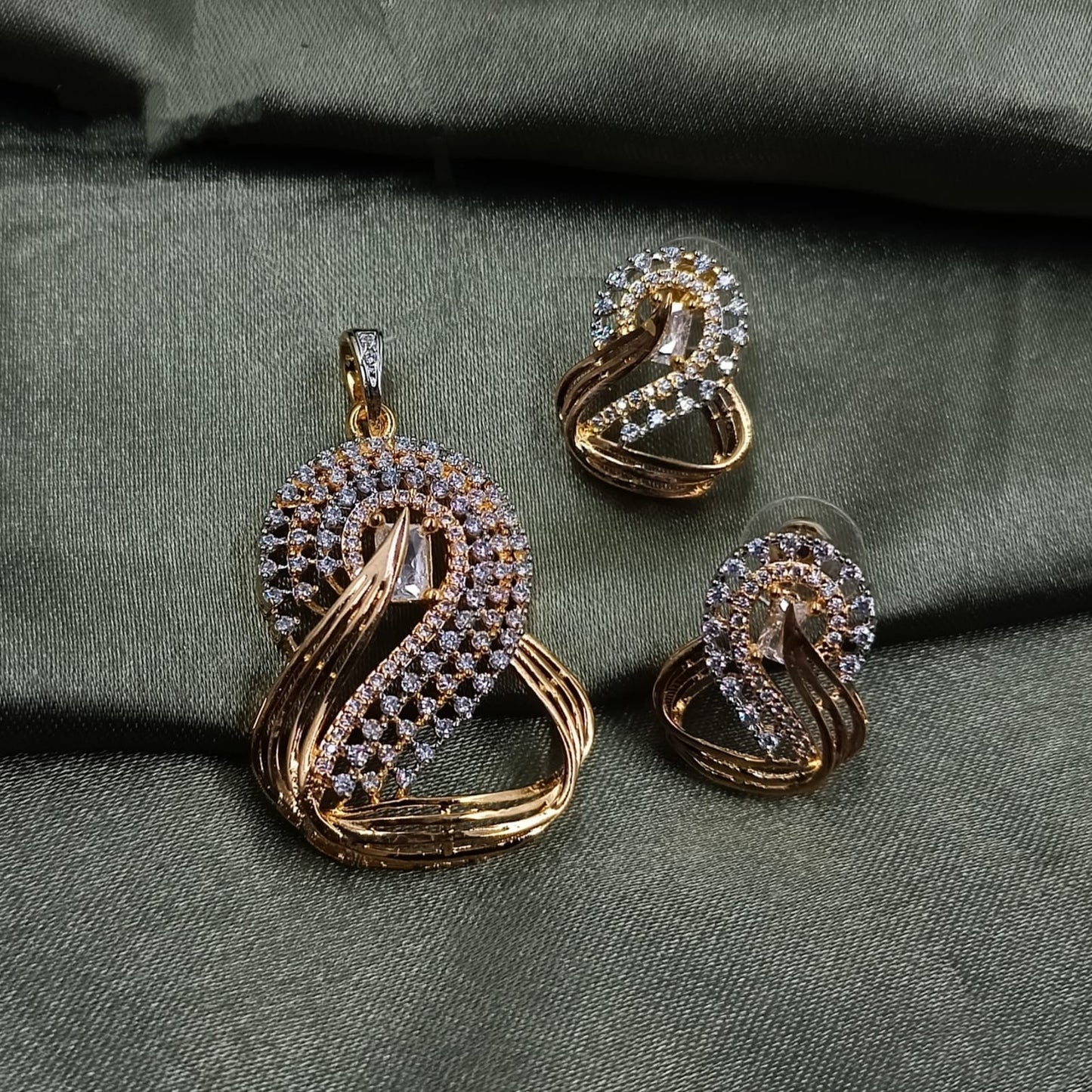 AD 8-Style Pendant Set