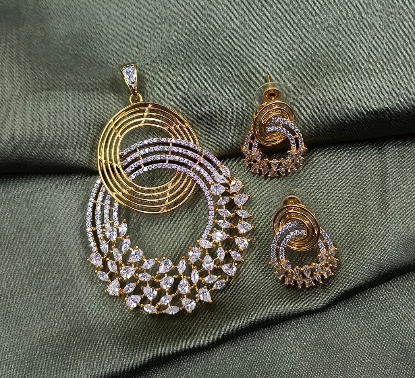 Double Circle Pendant Set