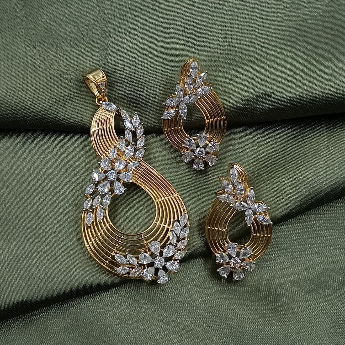 Infinity Pendant Set