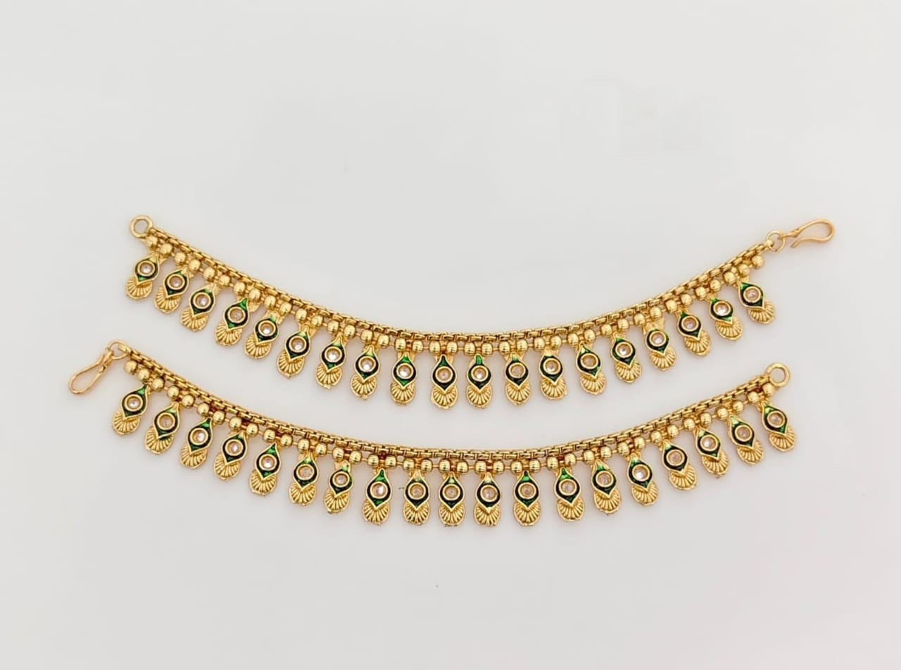 Stylish Polky Ear Chain