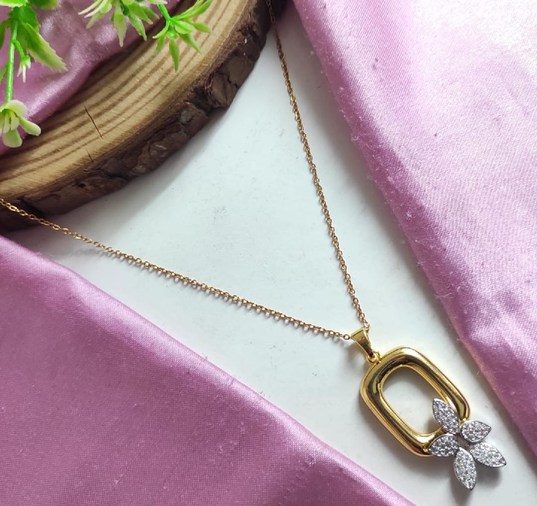 Anti Tarnish Diamond Pendant Set