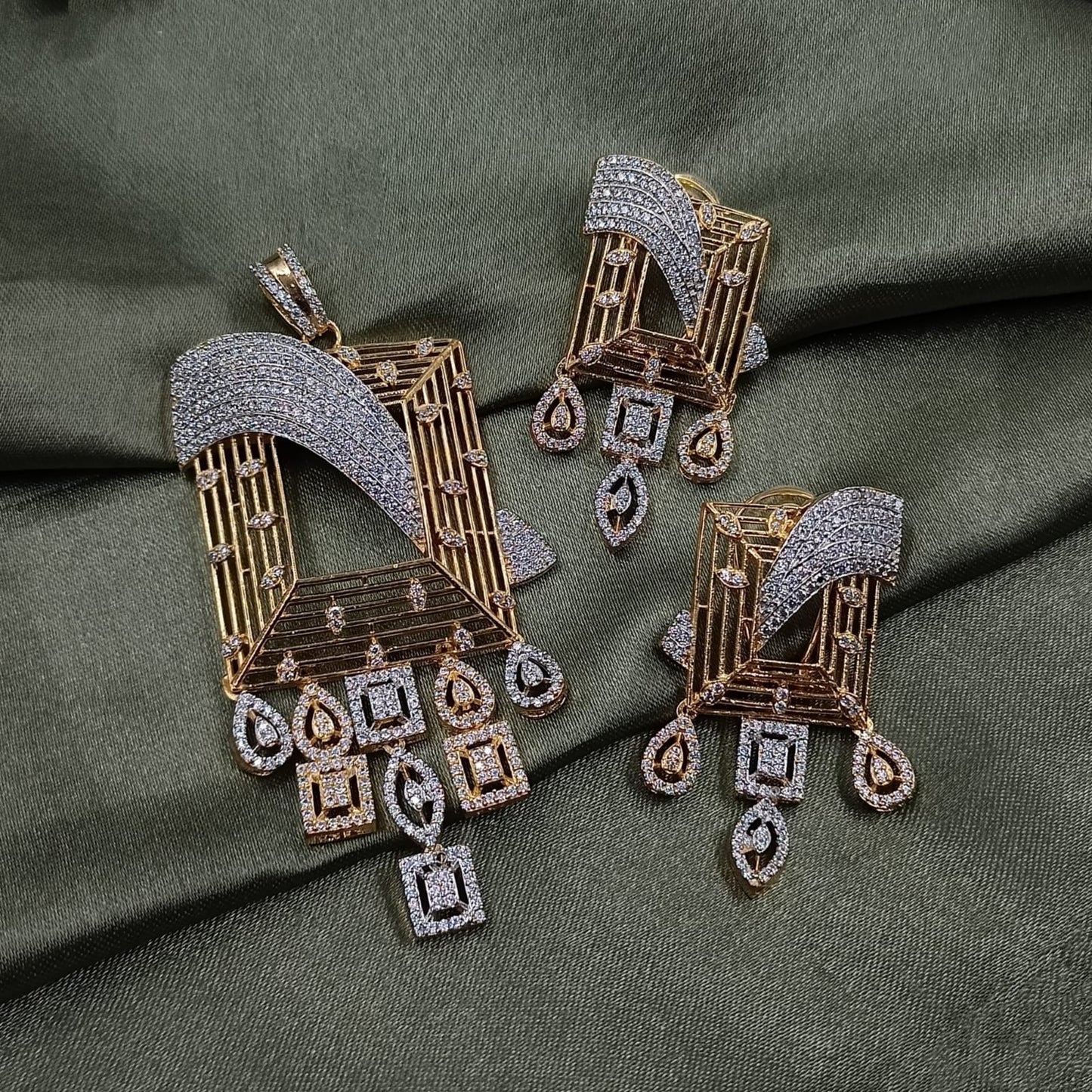 Stylish Square Pendant Set