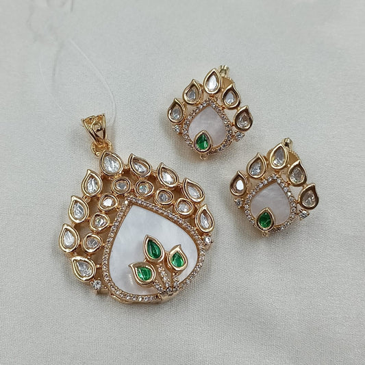 Royal Kundan Pendant Set