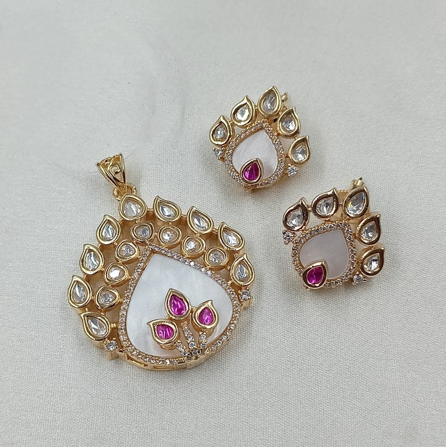 Royal Kundan Pendant Set