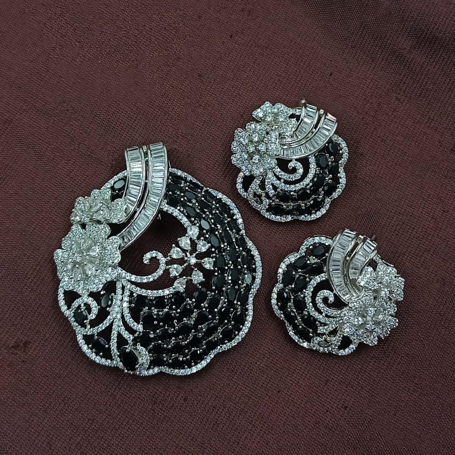 Royal Silver AD Pendant Set